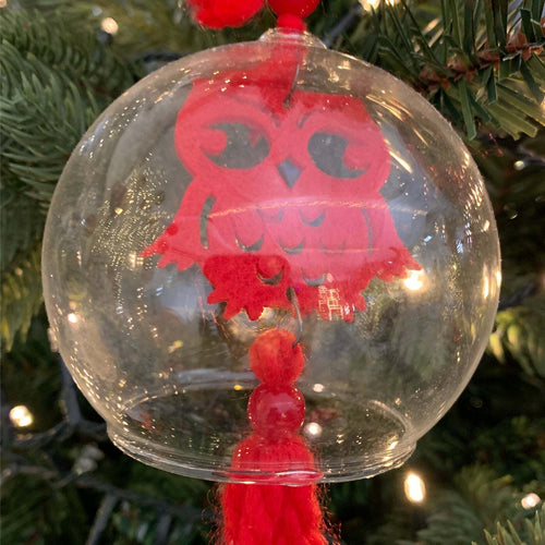 Pallina natalizia in vetro trasparente e feltro Rosso da Ø 8 cm, Pendaglio decorato Casa e cucina/Decorazioni per interni/Addobbi e decorazioni per ricorrenze/Decorazioni natalizie/Addobbi e decorazioni/Palle e palline MagiediNatale.it - Altamura, Commerciovirtuoso.it