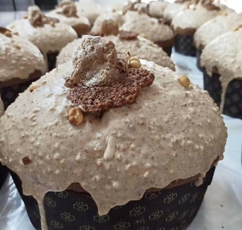 Panettone Artigianale Alla Nocciola Dei Nebrodi "nocciolotto" Con Farcitura Con Crema Spalmabile Alla Nocciola Glassato Con Crema Al Cioccolato 1.2kg