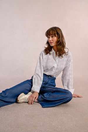 Pantalone Molly Bracken in denim leggero
