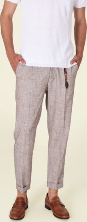 Pantalone-con-pince-slim-fit