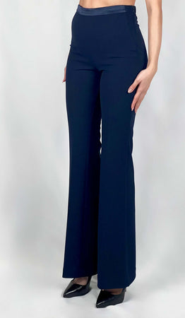 Pantaloni-blu-a-zampa-con-raso-in-vita