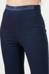 Pantaloni-blu-a-zampa-con-raso-in-vita