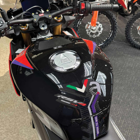 Paraserbatoio-3D-protezione-moto-compatibile-con-Aprilia-RSV4-Factory-2023