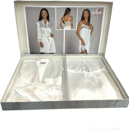 Parure Due Capi Donna Sposa Kimono + Camicia Da Notte In Pizzo Puro Raso Made In Italy La Birba 3168 Moda/Uomo/Abbigliamento/Pigiami e abbigliamento da notte/Pigiami due pezzi Puleo Casa - Palermo, Commerciovirtuoso.it