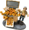 Pastore con ciambelle statuetta in terracotta artigianale per presepe napoletano Casa e cucina/Decorazioni per interni/Addobbi e decorazioni per ricorrenze/Decorazioni natalizie/Presepi/Statuine e fondali per il presepe MagiediNatale.it - Altamura, Commerciovirtuoso.it
