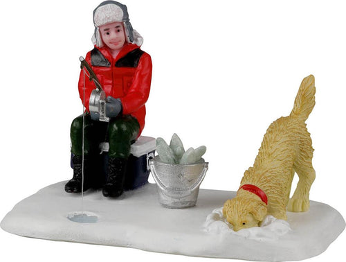 Pescare sul ghiaccio, personaggi per villaggio di Natale in Resina‎ Casa e cucina/Decorazioni per interni/Addobbi e decorazioni per ricorrenze/Decorazioni natalizie/Oggettistica MagiediNatale.it - Altamura, Commerciovirtuoso.it