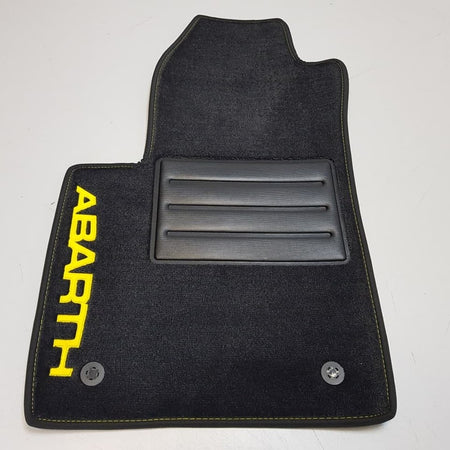 Set tappetini in moquette su misura per Fiat 500 Abarth
