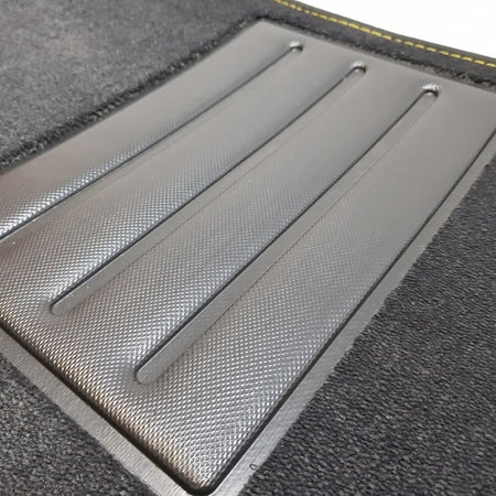 Set tappetini in moquette su misura per Fiat 500 Abarth