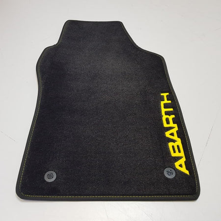 Set tappetini in moquette su misura per Fiat 500 Abarth