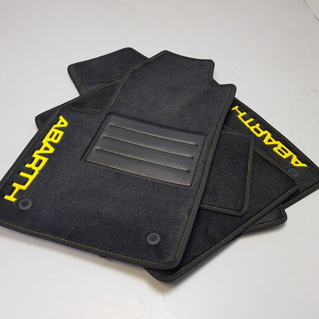 Set tappetini in moquette su misura per Fiat 500 Abarth
