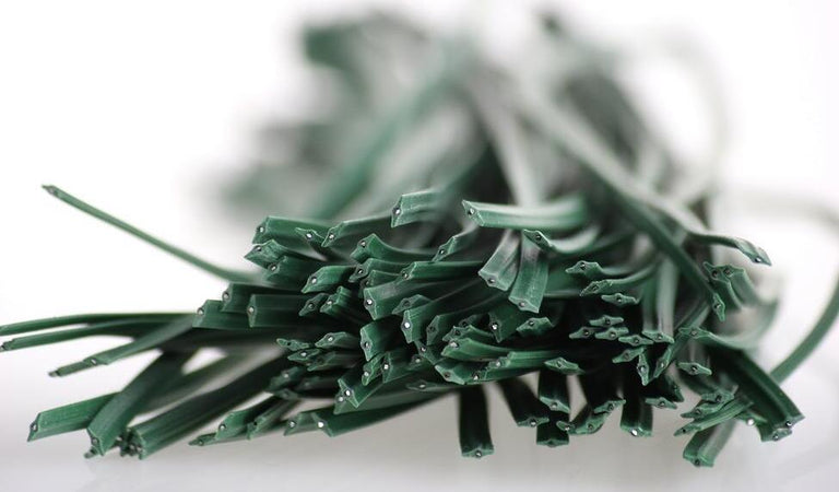 Piattina filo metallico rivestito in pvc tagliata a spezzoni per fissaggi manuali Fai da te/Utensili elettrici e a mano/Attrezzi da giardinaggio/Spaghi e fascette/Legami di torsione La Zappa - Altamura, Commerciovirtuoso.it