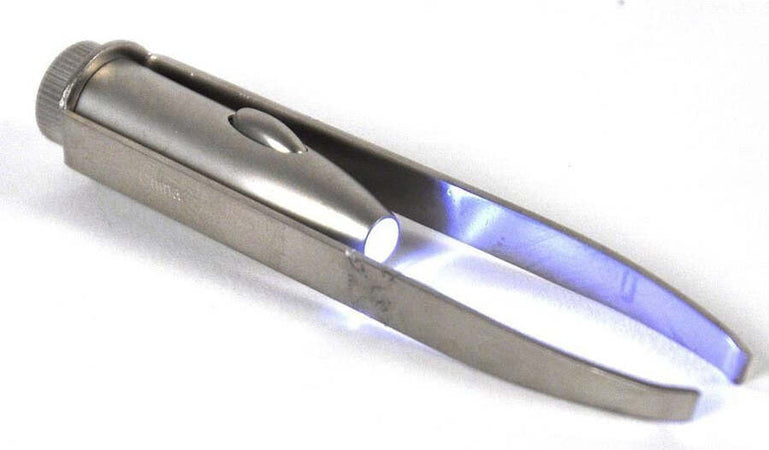 PINZA PINZETTA PER SOPRACCIGLIE IN ACCIAIO CON LUCE LED LUNGA 9 CM  Trade Shop italia - Napoli, Commerciovirtuoso.it