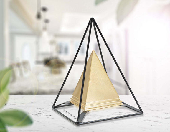 Piramide Gold C/Ferro Cm 15X15X21 Casa e cucina/Decorazioni per interni/Accessori decorativi/Soprammobili Led Mall Home - Napoli, Commerciovirtuoso.it