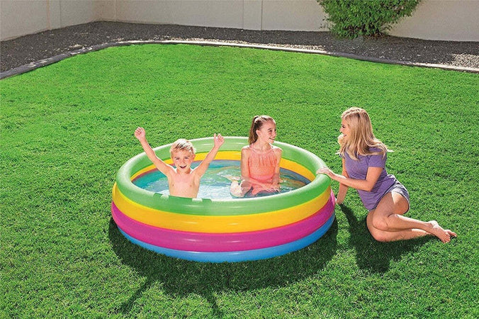 Piscina Gonfiabile Arcobaleno Per Bambini A 4 Anelli Colorati 157 X 46 Cm 51117 Giochi e giocattoli/Sport e giochi all'aperto/Giochi aquatici e piscine per bambini/Canotti e gonfiabili galleggianti Trade Shop italia - Napoli, Commerciovirtuoso.it