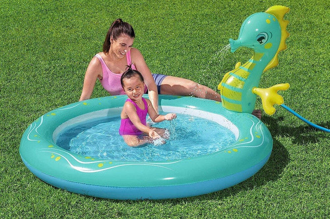 Piscina Per Bambini Cavaluccio Marino Spruzza Acqua 2 Anni+ 188x160x86 Cm 53114 Giochi e giocattoli/Sport e giochi all'aperto/Giochi aquatici e piscine per bambini/Canotti e gonfiabili galleggianti Trade Shop italia - Napoli, Commerciovirtuoso.it