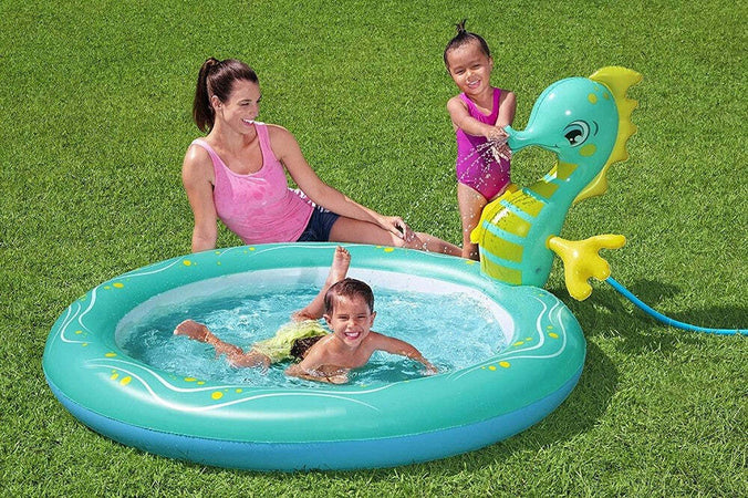 Piscina Per Bambini Cavaluccio Marino Spruzza Acqua 2 Anni+ 188x160x86 Cm 53114 Giochi e giocattoli/Sport e giochi all'aperto/Giochi aquatici e piscine per bambini/Canotti e gonfiabili galleggianti Trade Shop italia - Napoli, Commerciovirtuoso.it