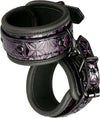 Polsini regolabili Fetish Manette Polsiere in Neoprene Regolabili 21269 Blaze Handcuff Purple Luxury Salute e cura della persona/Erotismo e contraccezione/Sex toys/Set Kondorama - Martinsicuro, Commerciovirtuoso.it