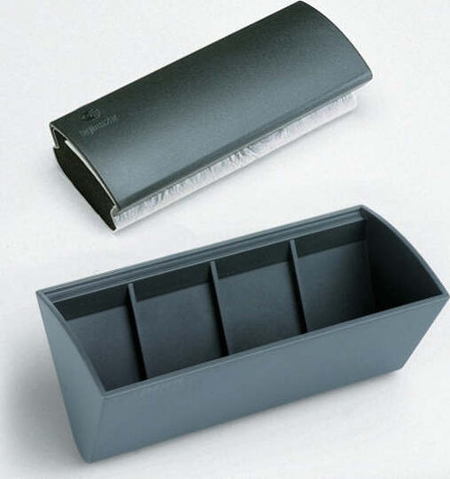 Porta marcatori e cancellino magnetici Board assistant - magnetici - Legamaster Cancelleria e prodotti per ufficio/Archivio ufficio e accessori per scrivania/Lavagne e bacheche/Cancellini per lavagna Eurocartuccia - Pavullo, Commerciovirtuoso.it
