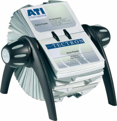 Portabiglietti da visita rotativo Visifix Flip - 200 buste - 25 schede alfabetiche A-Z - 21 5x12x18 5 cm - Durable Cancelleria e prodotti per ufficio/Archivio ufficio e accessori per scrivania/Accessori da scrivania e archiviazione/Vaschette portacorrispondenza Eurocartuccia - Pavullo, Commerciovirtuoso.it