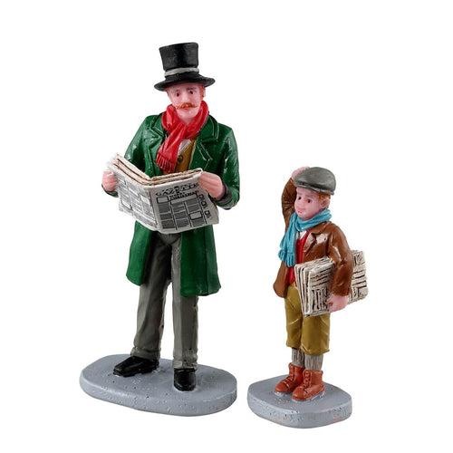 Decorazione Merry Newsboy Set di 2 per Villaggio di Natale e presepe, in Resina da h 2,5 cm