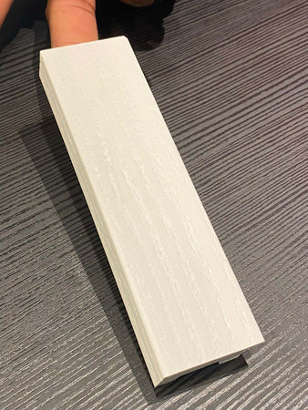 Profilo in duropolimero bianco venato 39x17x2800 mm Fai da te/Pitture trattamenti per pareti e utensili/Strumenti per carta da parati e posa carta da parati/Bordi per carta da parati Led Mall Home - Napoli, Commerciovirtuoso.it