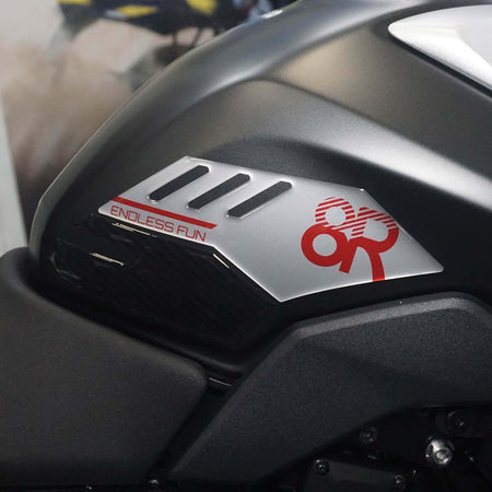 Protezioni-Laterali-serbatoio-moto-Adesivi-Gel-3D-compatibili-con-Suzuki-GSX-8R