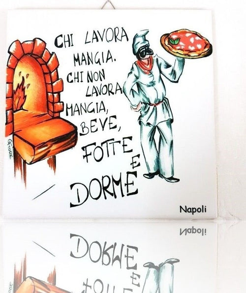 Quadretto Piastrella Decorativa Porta Fortuna Ceramica Chi Lavora Mangia Cornici e Portafoto Trade Shop italia - Napoli, Commerciovirtuoso.it