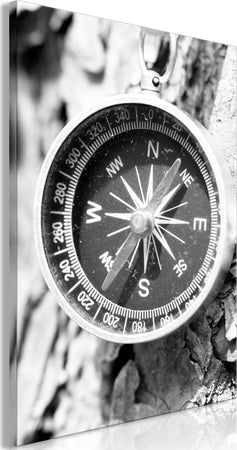 Quadro-Black-and-White-Compass-(1-Part)-Vertical
