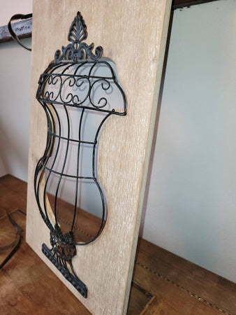Quadro Il Legno con Vaso In Rilievo In Ferro Battuto Nero Quadro Shabby 51 X 30,5 Cm Design Country Casa e cucina/Decorazioni per interni/Arte/Poster e stampe Ideart - Valdilana, Commerciovirtuoso.it