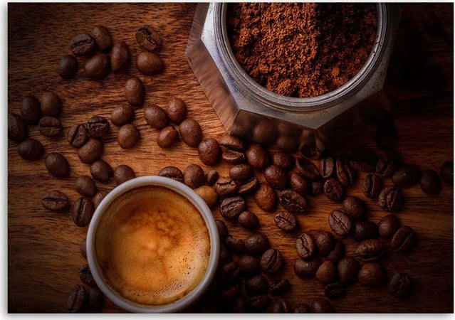 Quadro-su-tela,-Chicchi-di-caffè-in-una-tazza