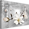 Quadro-su-tela,-Fiori-nel-tunnel-e-palline-3D-d'argento
