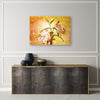 Quadro-su-tela,-Lily-su-uno-sfondo-giallo