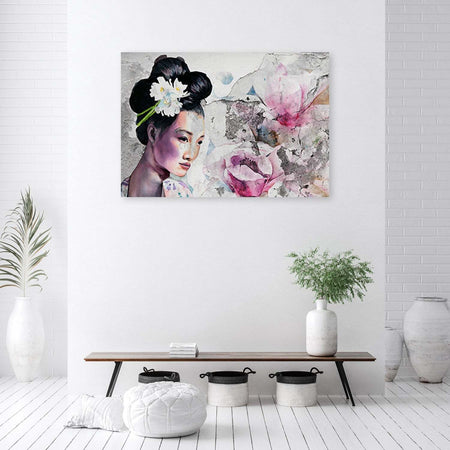 Quadro-su-tela,-Ritratto-di-una-geisha-sul-vecchio-muro