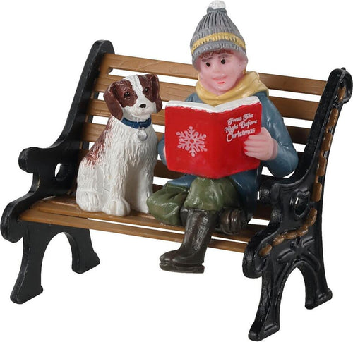 Ragazzo seduto su una panchina con il cucciolo che legge personaggio per villaggio di Natale in poliresina Casa e cucina/Decorazioni per interni/Addobbi e decorazioni per ricorrenze/Decorazioni natalizie/Oggettistica MagiediNatale.it - Altamura, Commerciovirtuoso.it