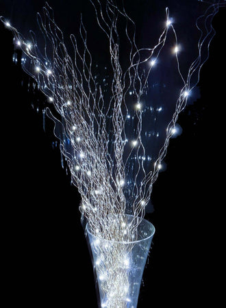 Ramo luminoso con ciuffi di nanoled decorazione natalizia in metallo Casa e cucina/Decorazioni per interni/Addobbi e decorazioni per ricorrenze/Decorazioni natalizie/Ghirlande e corone MagiediNatale.it - Altamura, Commerciovirtuoso.it