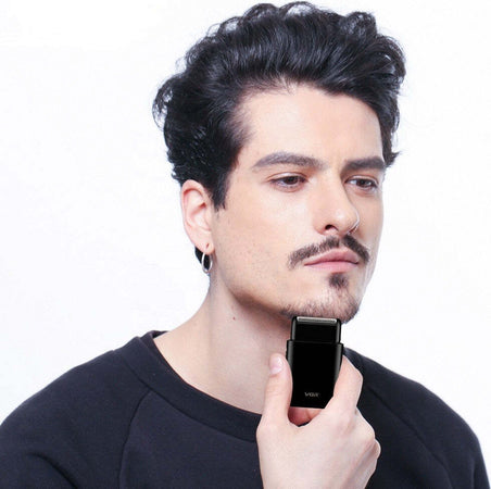 Rasoio Professionale Uomo A Batteria Ricaricabile Elettrico Portatile Usb V-390 Salute e Bellezza > Depilazione e rasatura > Rasoi e Tagliacapelli Trade Shop italia - Napoli, Commerciovirtuoso.it