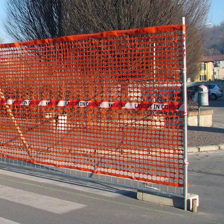 Rete segnaletica per delimitazione cantiere con scritta Lavori in Corso Fai da te/Prodotti per la costruzione/Materiali da costruzione/Pavimenti di legno e recinzioni/Materiali/Reti di acciaio zincato La Zappa - Altamura, Commerciovirtuoso.it