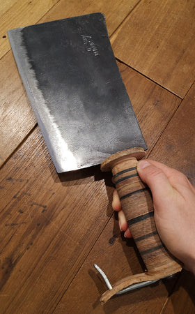Manaresso con lama in acciaio forgiato e temprato, manico in cuoio