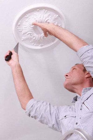 Rosone a soffitto per lampadario in polistirolo diametro 32 cm Fai da te/Prodotti per la costruzione/Materiali da costruzione/Infissi/Rosoni a soffitto Led Mall Home - Napoli, Commerciovirtuoso.it