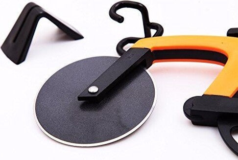 ROTELLA TAGLIAPIZZA A FORMA DI BICICLETTA LAME IN ACCIAIO INOX TAGLIA PIZZA Casa e cucina/Utensili da cucina/Rotelle tagliapizza Trade Shop italia - Napoli, Commerciovirtuoso.it