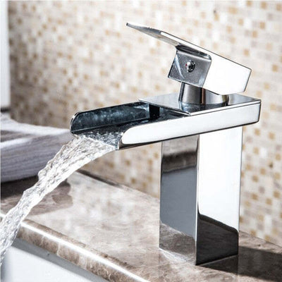 Rubinetto Bagno Design Moderno A Cascata Miscelatore Monocomando Ottone Cromato Fai da te/Attrezzature per cucine e bagni/Attrezzature per bagni/Rubinetti per lavandini bagno Trade Shop italia - Napoli, Commerciovirtuoso.it