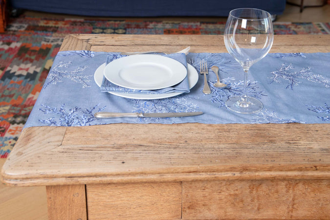 Runner Da Tavola In 100% Cotone Stampa Digitale Dai Colori Vivi Ed Intensi Lavabile In Lavatrice Made In Italy Mare D'inverno Casa e cucina/Tessili per la casa/Tessili da cucina/Runner Novilunio - Sesto San Giovanni, Commerciovirtuoso.it