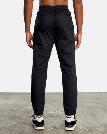 Rvca Spectrum Cuffed Pantaloni Jogger Neri Uomo Pantalone Tuta Nero Logo Bianco Pantaloni Tuta Uomo Moda/Uomo/Abbigliamento/Pantaloni Snotshop - Roma, Commerciovirtuoso.it
