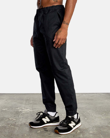 Rvca Spectrum Cuffed Pantaloni Jogger Neri Uomo Pantalone Tuta Nero Logo Bianco Pantaloni Tuta Uomo Moda/Uomo/Abbigliamento/Pantaloni Snotshop - Roma, Commerciovirtuoso.it
