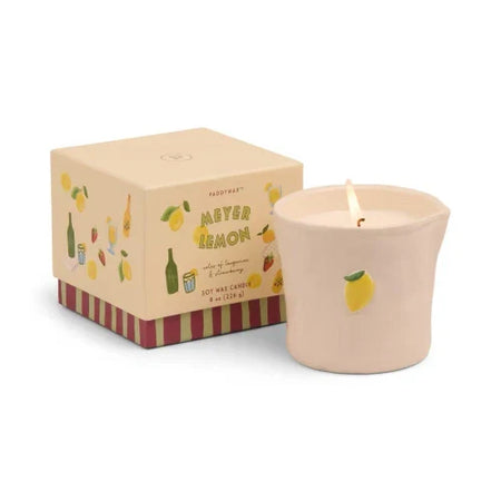 Candela in ceramica con decorazione a limone in rilievo, formato Bistro, 226 g (8 oz) - Limone Meyer, confezionata in scatola.