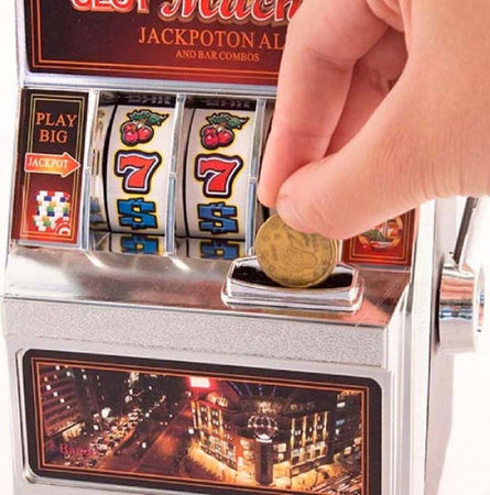Salvadanaio A Forma Di Slot Machine Per Ritirare I Soldi Devi Vincere Il Jackpot Casa e cucina/Decorazioni per interni/Decorazioni cameretta ragazzi/Salvadanai Trade Shop italia - Napoli, Commerciovirtuoso.it