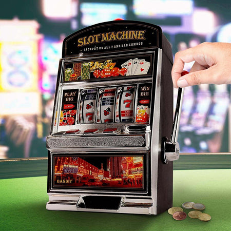 Salvadanaio A Forma Di Slot Machine Per Ritirare I Soldi Devi Vincere Il Jackpot Casa e cucina/Decorazioni per interni/Decorazioni cameretta ragazzi/Salvadanai Trade Shop italia - Napoli, Commerciovirtuoso.it