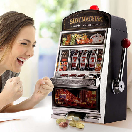 Salvadanaio A Forma Di Slot Machine Per Ritirare I Soldi Devi Vincere Il Jackpot Casa e cucina/Decorazioni per interni/Decorazioni cameretta ragazzi/Salvadanai Trade Shop italia - Napoli, Commerciovirtuoso.it