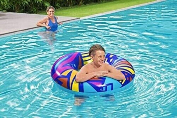 Salvagente Gonfiabile Fantasia Geometrica Ø 107 Cm Ciambella Mare Piscina 36228 Giochi e giocattoli/Sport e giochi all'aperto/Giochi aquatici e piscine per bambini/Canotti e gonfiabili galleggianti Trade Shop italia - Napoli, Commerciovirtuoso.it
