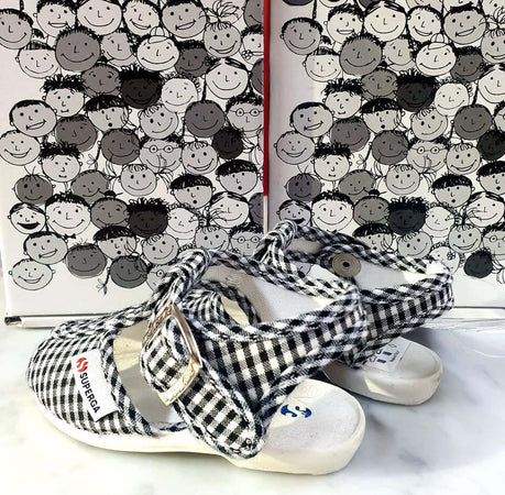 Sandali Bambina Superga Sandali Neri a Quadri Con Fondo in Gomma Sandali Casual Chiusura Alla Caviglia Con Fibbia E Logo Laterale Moda/Bambine e ragazze/Scarpe/Sandali D'Avanzo Clazature - Nola, Commerciovirtuoso.it